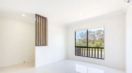 “TOWNHOUSE IN ECCO RIPLEY ESTATE!” - Photo 4