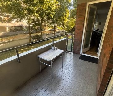 ***Schöne Dreiraumwohnung , Einbauküche, zwei Balkone und seniorenf... - Foto 1