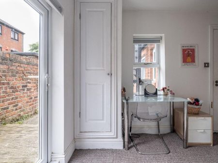 2 bedroom apartment to rent - Photo 4