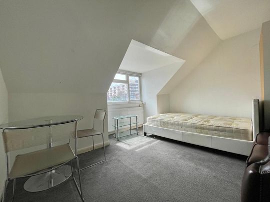 Studio to rent - Photo 1