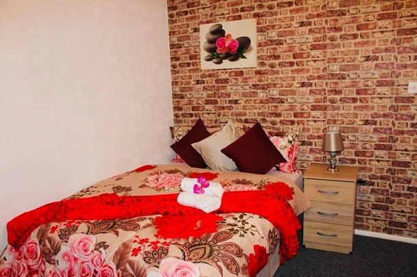 1 bedroom in a house share to rent - Photo 1