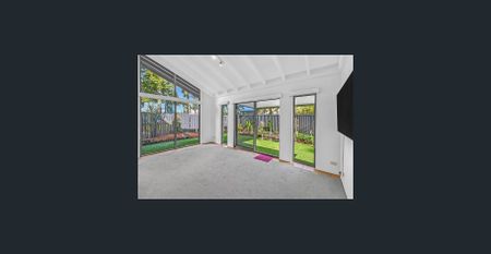 Large Furnished Villa – short term lease available - Photo 3