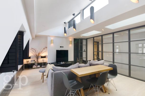 3 Bedroom Flat, King Street, London, Greater London, Covent garden, WC2E - Photo 1