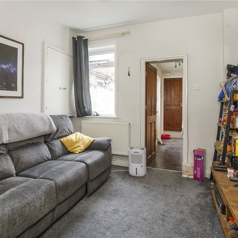 Well-presented 2 bedroom terrace property located in the popular South Bank area, just off Bishopthorpe Road. Just a short stroll from an abundance of local amenities including cafes, delis, restaurants and riverside walks into the city centre - Photo 1