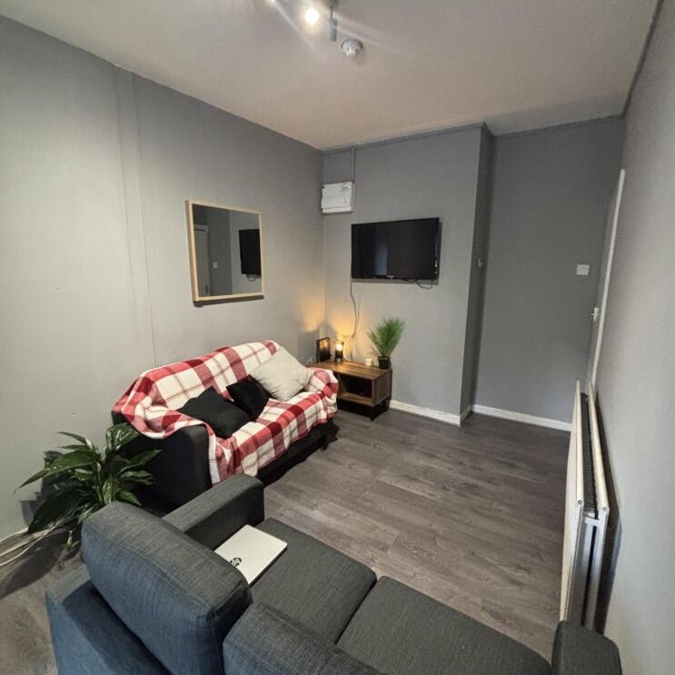 2 Flat 2 Ashwood Villas, Leeds, LS6 2EJ - Photo 1