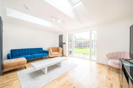 5 bedroom detached house to rent - Photo 4