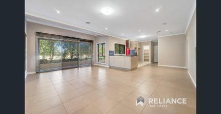 Lovely 3 Bedroom Home in Sanctuary Lakes! - Photo 2