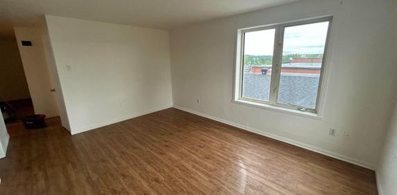 Immeuble - 64-70 Rue Saint-Georges 4 ½ à Louer - Windsor - Photo 2