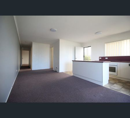 2/8 Burgess Street, Kings Beach, Qld 4551 - Photo 2