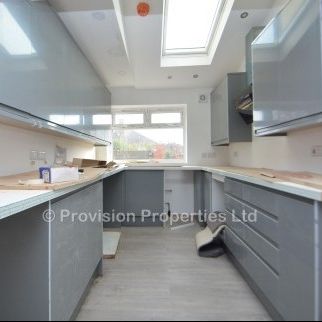 6 Bedroom Student Properties in Leeds - Photo 1