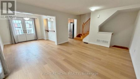 275 WOODLEY CRESCENT - Photo 2