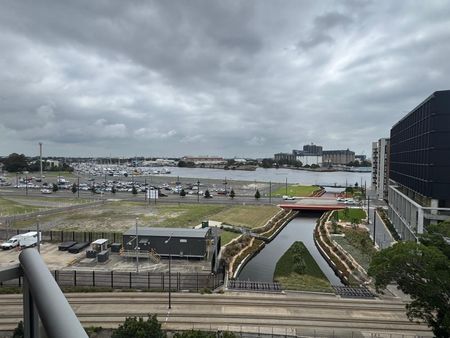 2 BEDROOM APARTMENT WITH HARBOUR VIEWS! - Photo 4