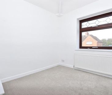 Ocean present this newly refurbished 3 bedroom family house on Glyn... - Photo 2