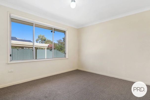 TIDY TWO BEDROOM UNIT! - Photo 1