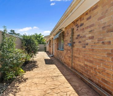 Peaceful Living in Beautiful Elanora - Photo 4