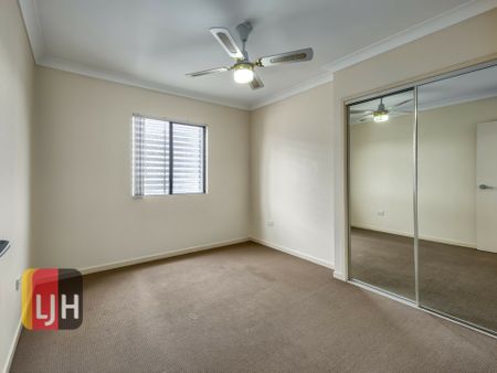 TOP FLOOR THREE BEDROOM UNIT WITH DOUBLE GARAGE & LARGE DECK! - Photo 5