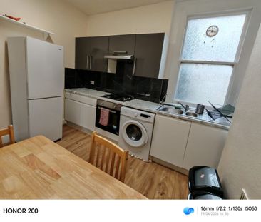 Room in a Shared Flat, Birkbeck Mansions, N8 - Photo 2