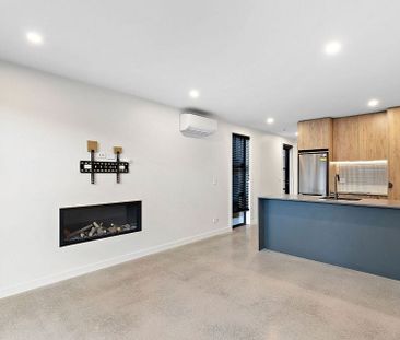 2 Bed, 2 Bath Townhouse with Garage! - Photo 3