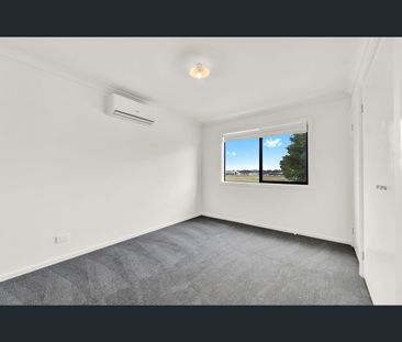 11 Aslings Walk, Donnybrook, Vic 3064 - Photo 1