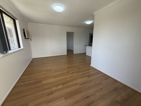 Freshly renovated 2 by 1 unit - Photo 4