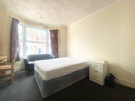 6 bedroom end of terrace house to rent - Photo 3