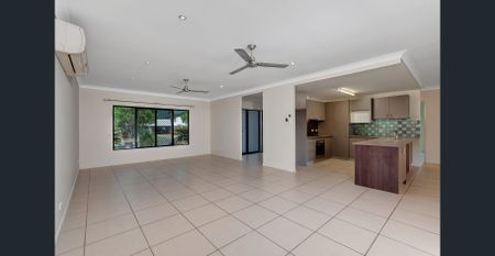 MODERN & SPACIOUS FAMILY HOME - Photo 5