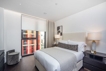 3 Bedroom Apartment, Charles Clowes Walk, London - Photo 5