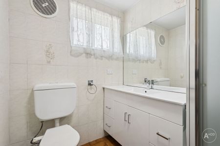 Light Filled Two Bedroom Apartment - Photo 5