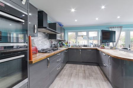 Room in a Shared House, Willoughby Lane, N17 - Photo 3