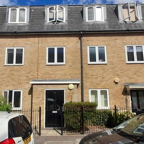 3 bedroom flat to rent - Photo 1