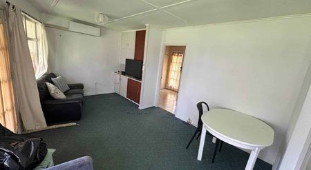 “Live Close to Everything Panmure Has to Offer” - Photo 2