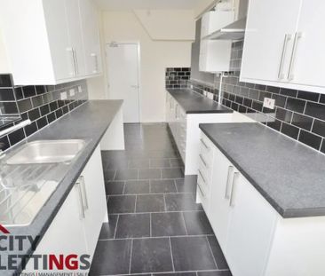 5 Bedroom Semi-Detached House - Photo 6