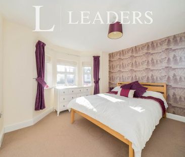 5 bedroom detached house to rent - Photo 2