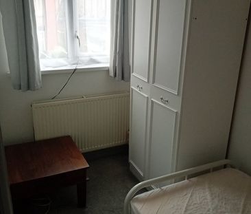 Room in a Shared House, Heald Place, M14 - Photo 3