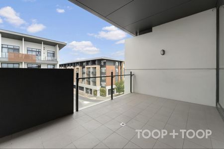 Secure & Contemporary Apartment - Photo 3