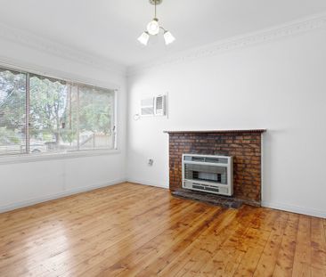 LOVELY THREE BEDROOM HOME - Photo 4
