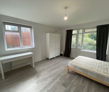 Room in a Shared Flat, Rowan Court, SE12 - Photo 6