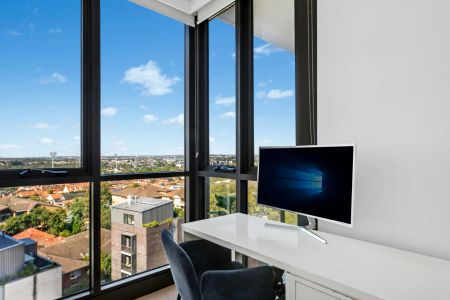 Immaculate Two Bedroom Apartment With Breathtaking Views - Photo 5