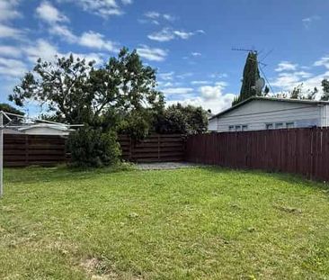 Sunny 3 Bedroom Home in Prime Papakura Location - Photo 5