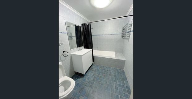 Super Convenient & Affordable 2B2B! Closed to Restaurant, Supermarket, Bus station, Train, UNSW, USYD, UTS - Photo 1