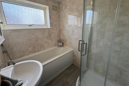 4 bedroom terraced house to rent - Photo 4