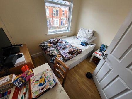 3 bedroom flat to rent - Photo 5