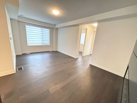 For Lease - 4 Bowbeer Road, Oakville, Ontario - Photo 3