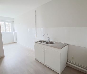 Grand T3 de 73 m² refait à neuf avec double séjour et balcon - Photo 4