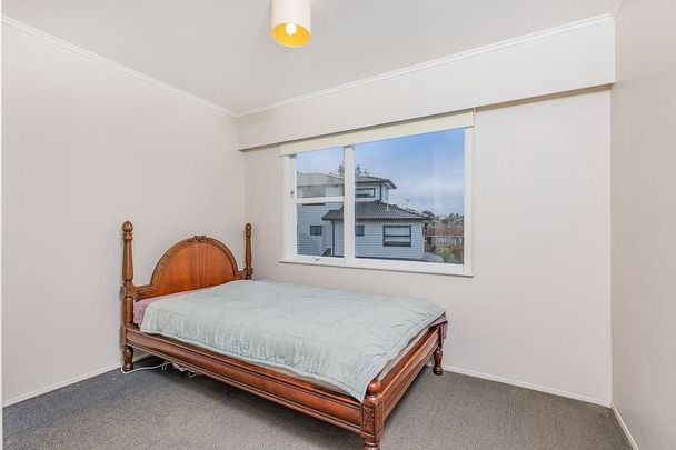 Charming 3BR Unit in Remuera! - Photo 1