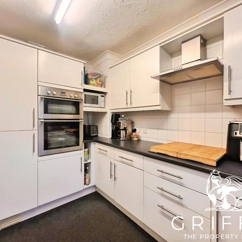 London Road, Grays, RM17 - Photo 1