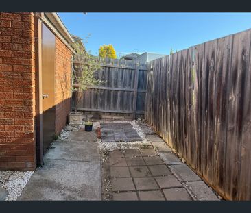1/147 Raglan Street, Preston, Vic 3072 - Photo 2