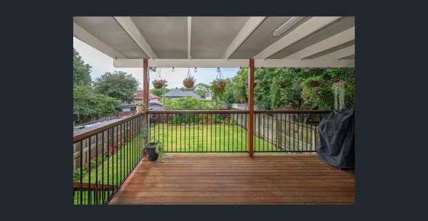 AIR CONDITIONED 3 BEDROOM HOME + STUDY - Photo 1