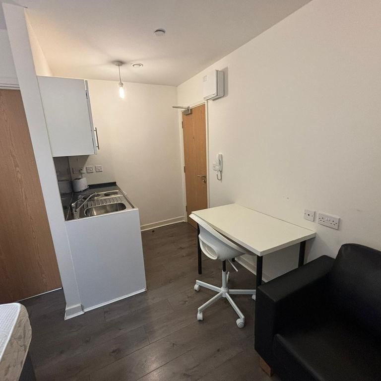 Studio to rent - Photo 1