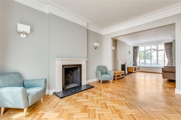 Queen Annes Gardens, Chiswick, W4, London - Photo 1